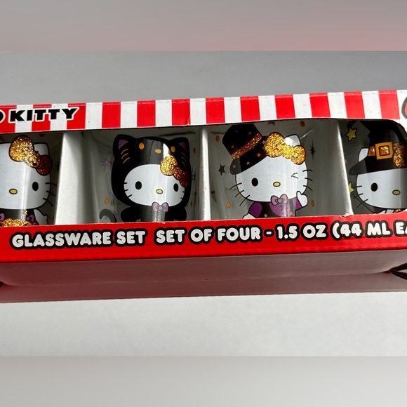 Set of 4 1.5 oz. Hello Kitty shot glasses - Picture 11 of 16